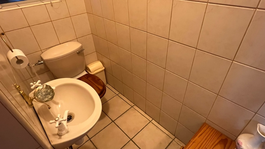 5 Bedroom Property for Sale in Fichardt Park Free State